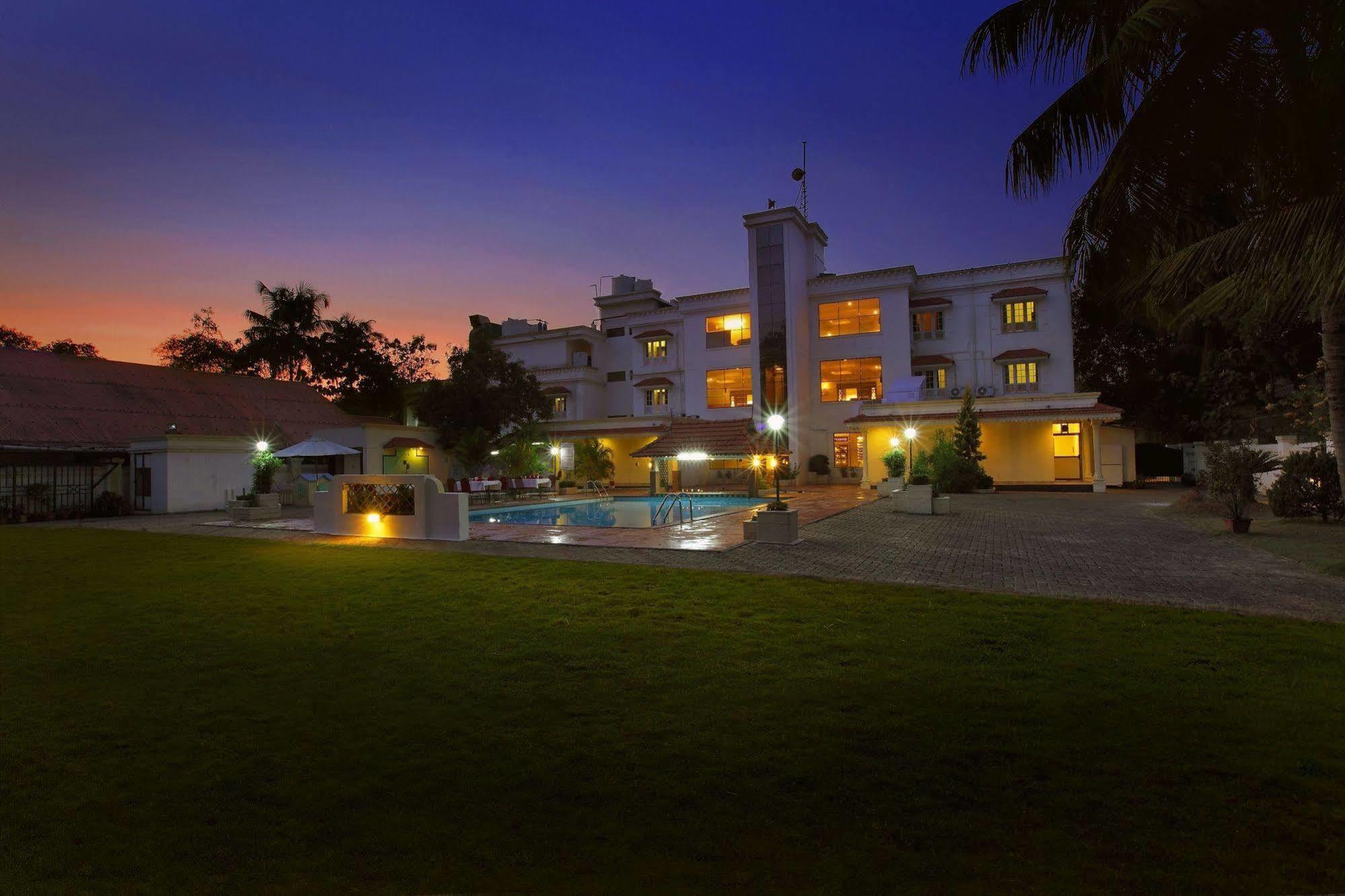 נדומבסרי Quality Airport Hotels מראה חיצוני תמונה