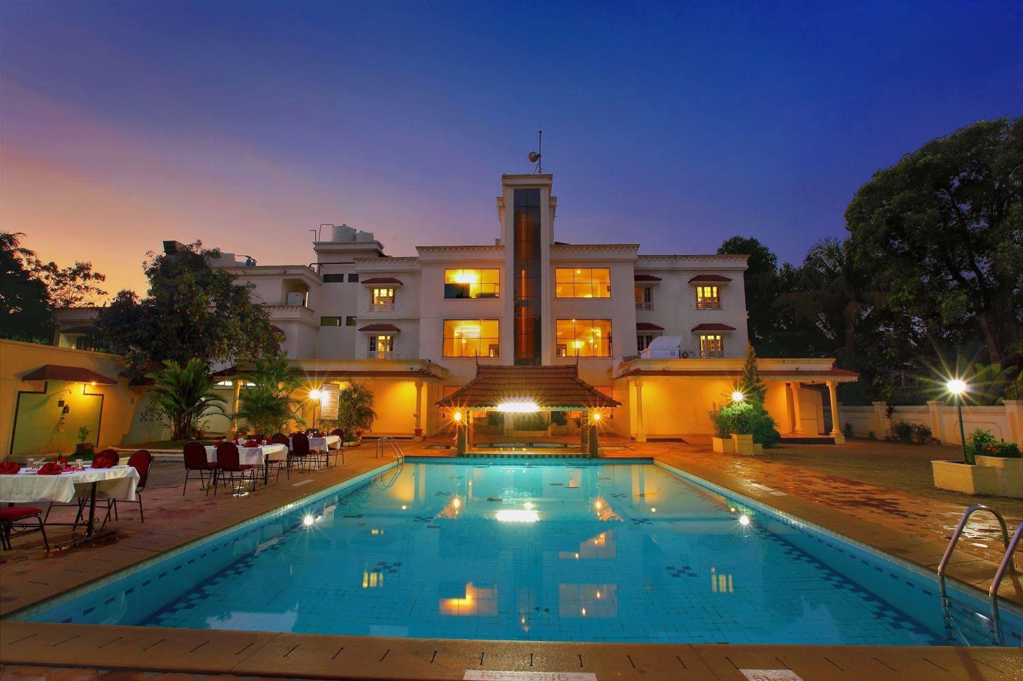 נדומבסרי Quality Airport Hotels מראה חיצוני תמונה